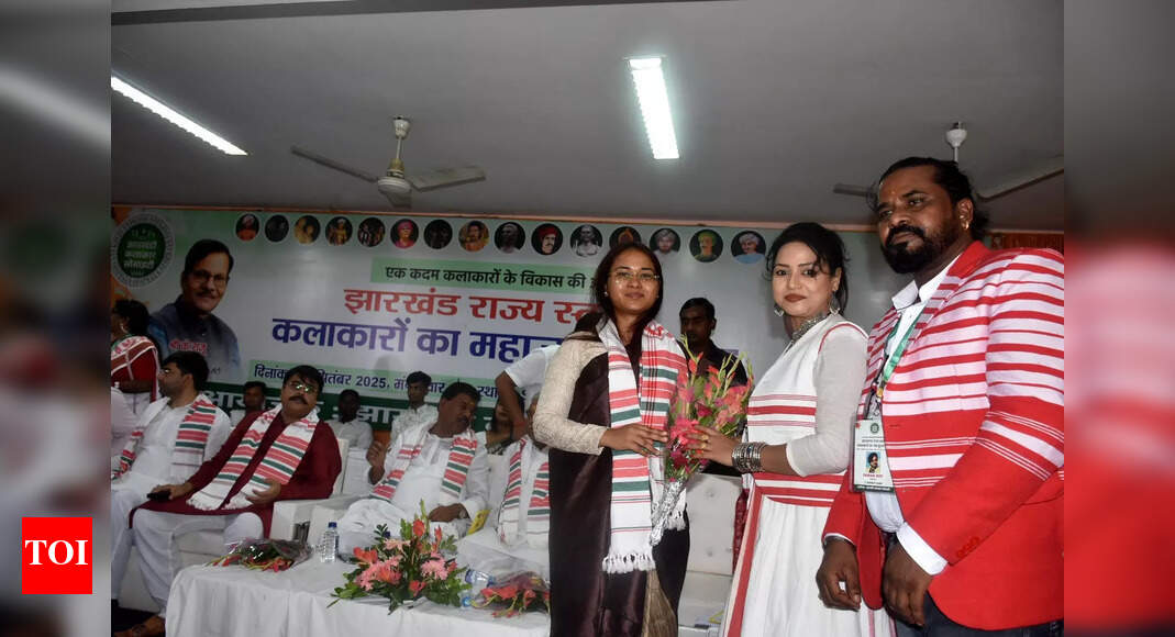 Jharkhand artistes demand state support: Insurance, job reservation, and cultural policy