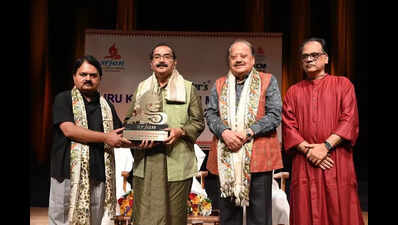 Odissi dancer, vocalist receive award