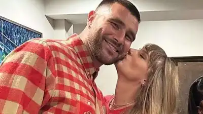 Taylor Swift walks hand in hand with Travis Kelce at 1587 Prime soft launch