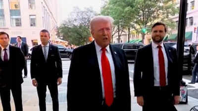  Trump visits Washington restaurant for dinner amid federal police crackdown; watch