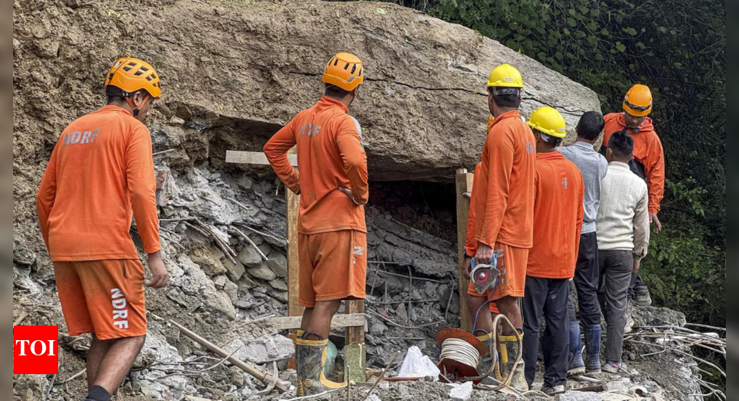 5 killed as landslide crushes houses in Kullu