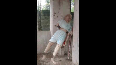 Miscreants damage Mahatma Gandhi statue in Kendrapada village school