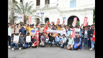 Students protest against NRI quota in govt medical colleges, seek ban