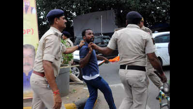Terminated employees of land reforms department protesting outside BJP office in Patna injured in lathicharge