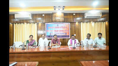 Minister Suresh Pujari advocates for reclaiming idle government land for public development