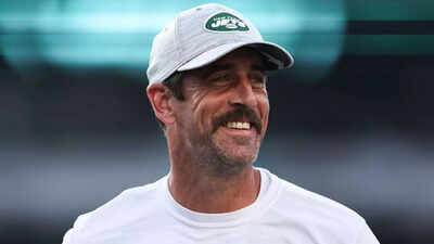 Health concerns rise as Aaron Rodgers struggles with back tightness during Steelers’ victory over Jets