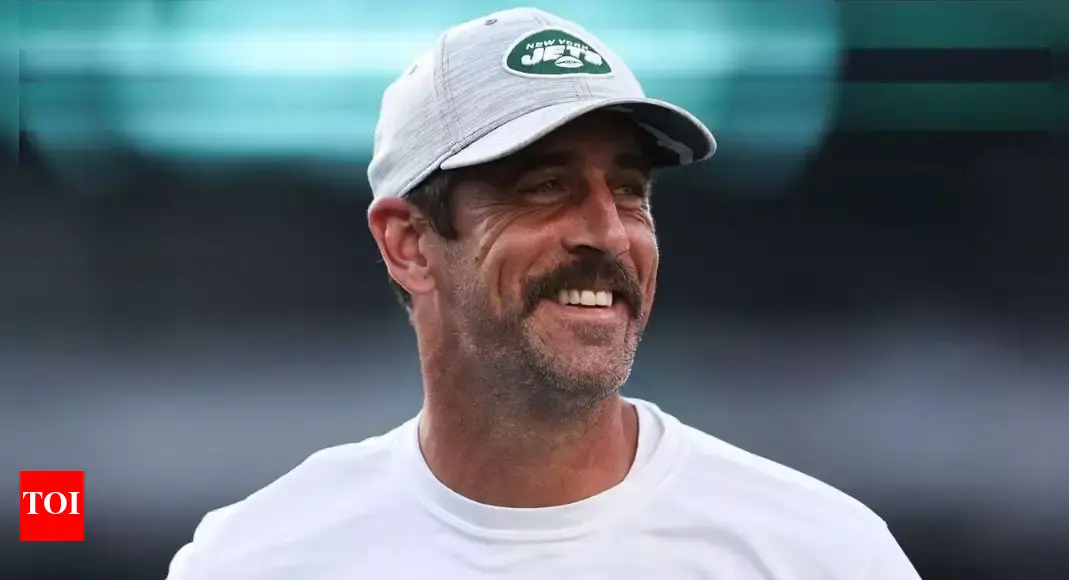Health concerns rise as Aaron Rodgers struggles with back tightness during Steelers’ victory over Jets