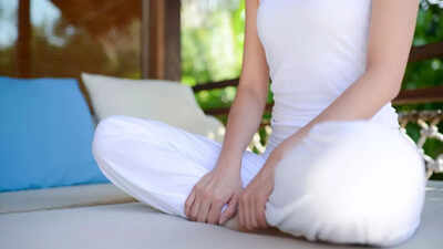 6 serious health risks of sitting cross-legged for too long
