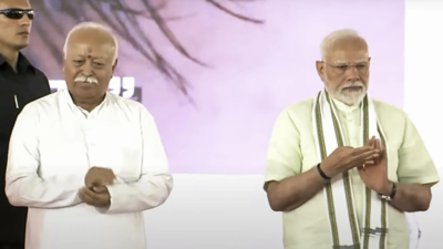  Congress renews 'retirement age' debate; cites Advani, Joshi