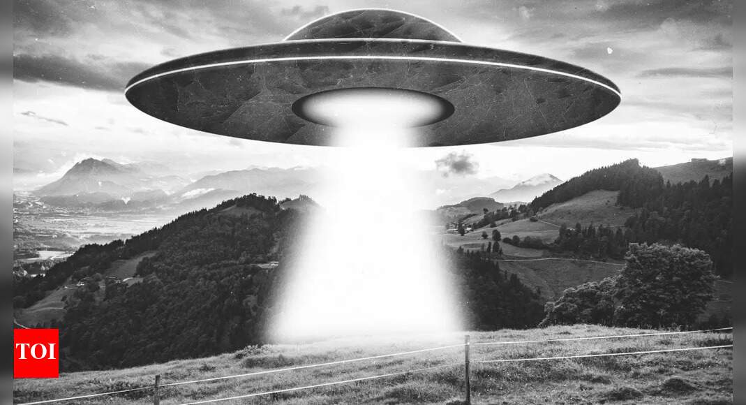 Metallic black UFO with plasma: US military veterans reveal 'chilling' encounters during live hearing