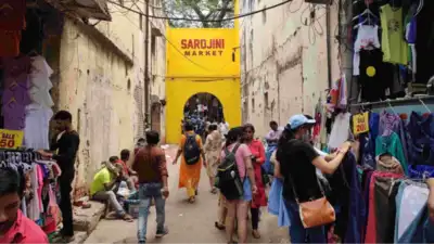 சரோஜினி நகர் உடைகள் உண்மையில் இறந்தவர்களிடமிருந்து வந்ததா? இங்கே உண்மை