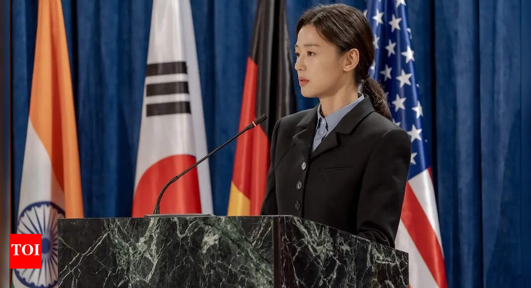 Jeon Ji-hyun seizes the spotlight in 'Polaris'
