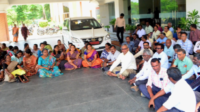 TNAU associate professors protest denial of promotions under career advancement scheme