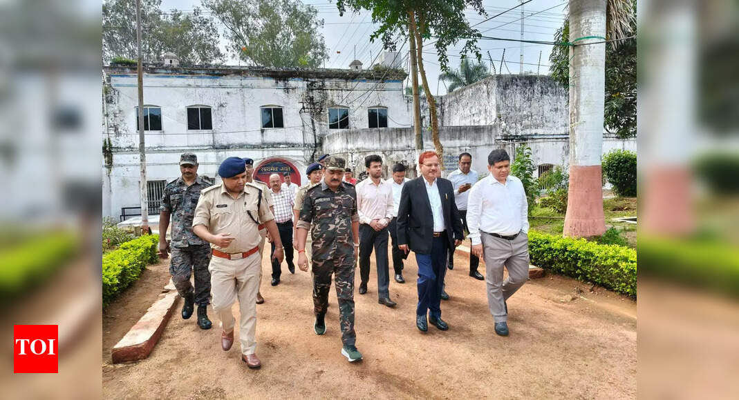 Surprise inspection held at Loknayak Jaiprakash Narayan Central Jail in Hazaribag