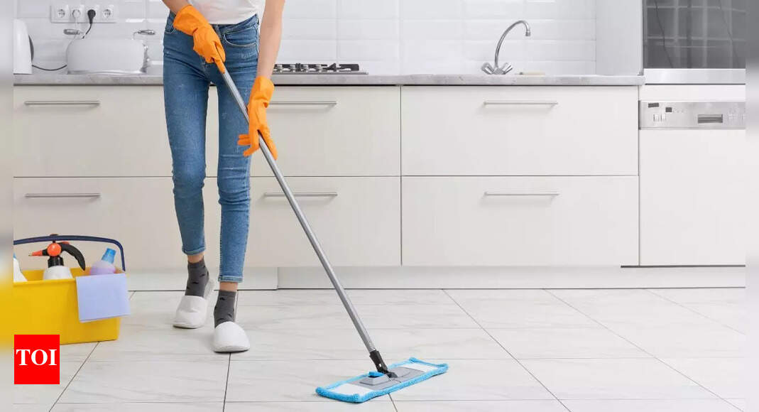 Keep lizards and cockroaches out of your home by adding these natural ingredients to mop water