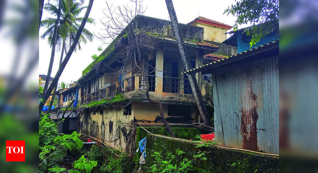 Ponda cloth sellers await allotment of new shops