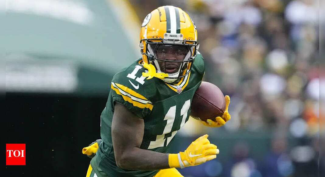 Why Green Bay Packers rookie WR Savion Williams' helmet looks noticeably larger on field