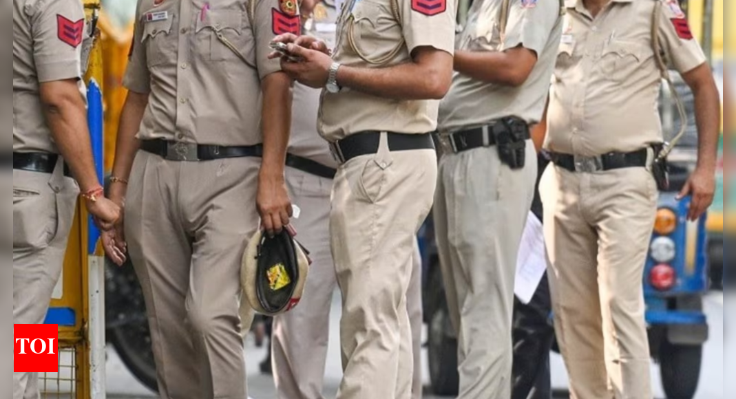 Delhi horror: 15-year-old girl attacked with blade by teens in Rohini; gets 20 stitches