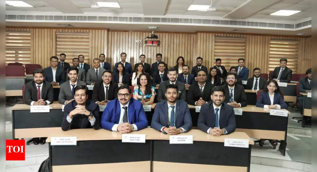 Chart new horizons and accelerate your career with IIM Lucknow’s IPMX programme