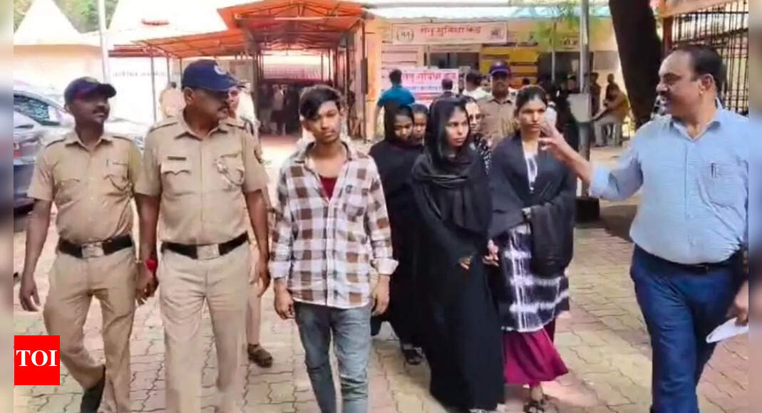 7 illegal Bangladeshi nationals including 6 women arrested in Kalyan