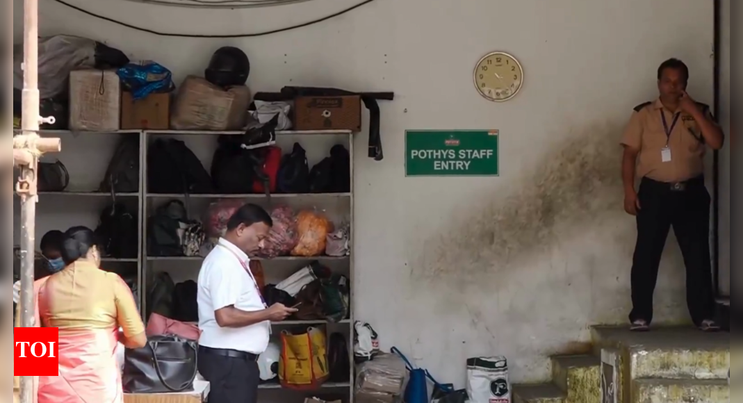 Income tax officials carry out searches at pothys textiles locations in Tamil Nadu