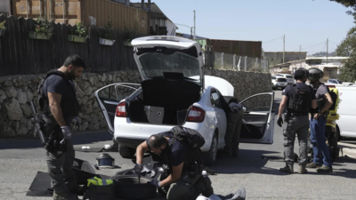 Another militant attack: Palestinian hotel staffer stabs 2 guests in Jerusalem; Hamas praises assault