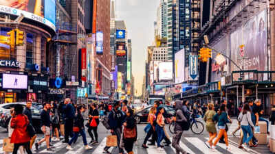  Influencer warns of New York tourist trap charging $77 for in-room delivery, netizens react
