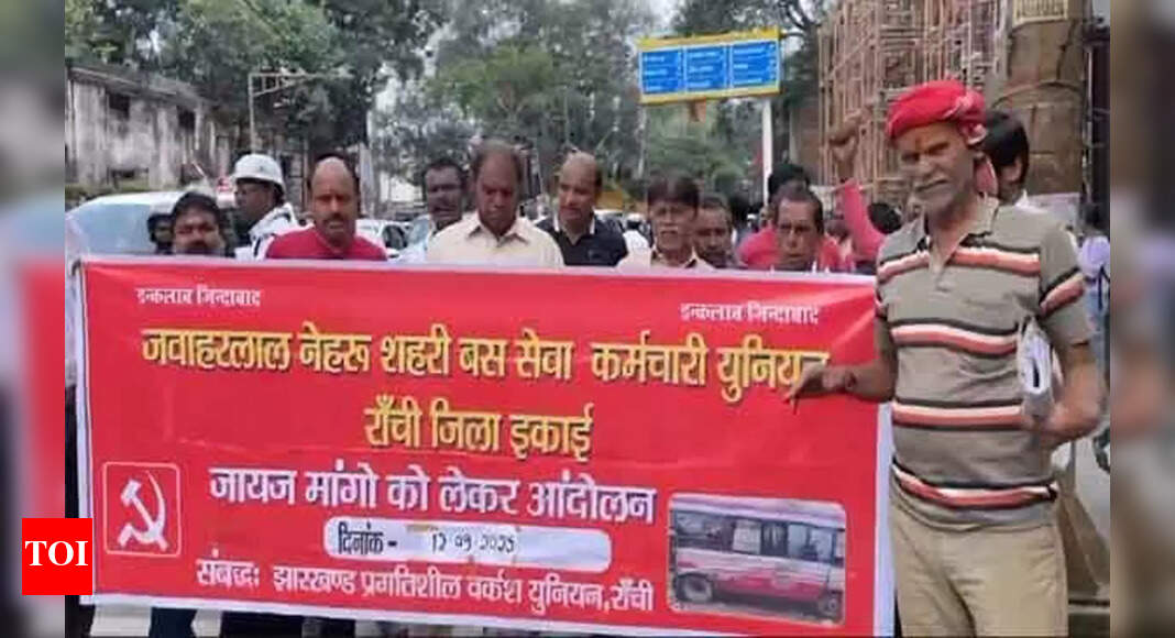 Ranchi Municipal Corporation Bus Drivers Protest After 17 Buses Taken ...
