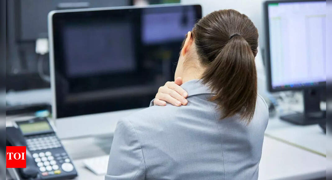 How to prevent and fix ‘tech neck’ before it becomes a pain in the neck