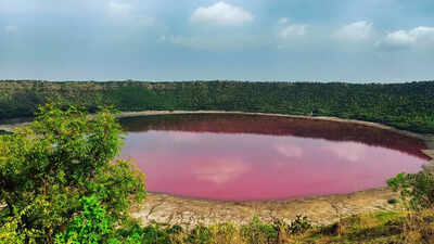 These lakes from around the world change colour with seasons