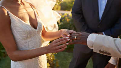  Top court in South Africa allows men to take wife's surname, netizens react