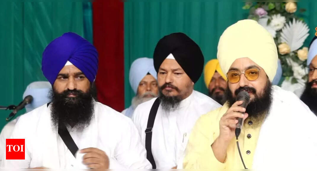 Akal Takht's Gargajj shares stage with Dhadrianwala first time after lifting ban on latter for 'misinterpreting Gurbani'