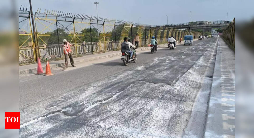 PWD springs into action, starts repair work on Nishatganj bridge ...