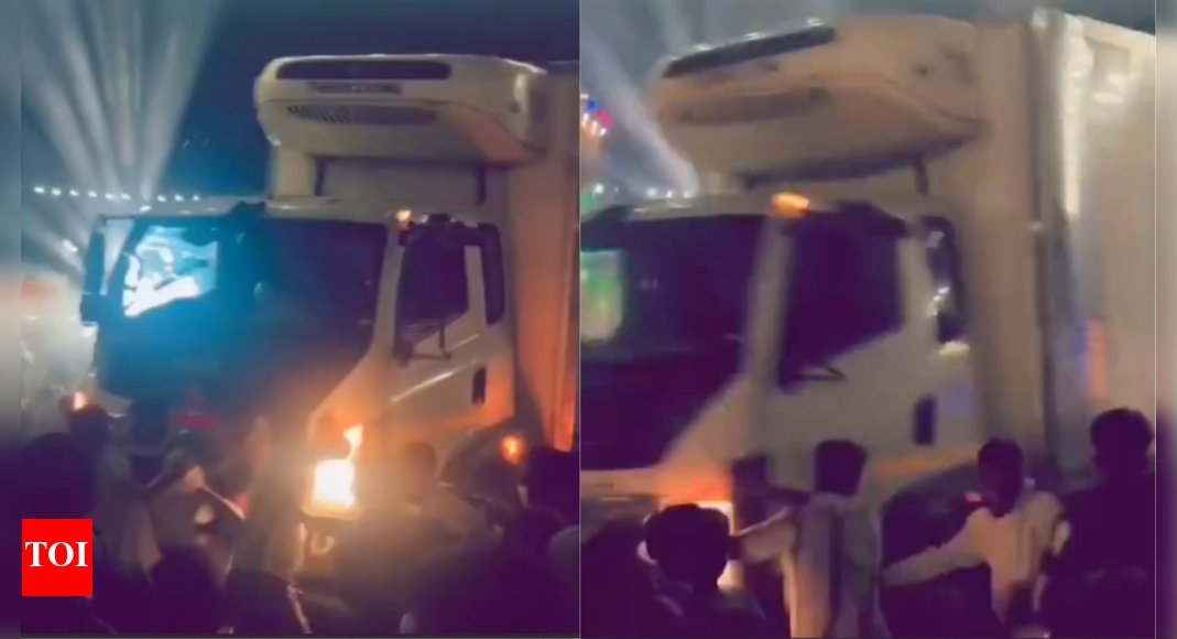 9 dead, 22 injured as truck ploughs into Ganpati procession in Karnataka's Hassan