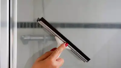  Easy ways to remove soap scum and stains