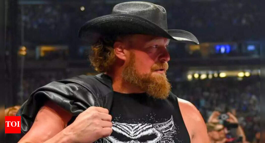 Brock Lesnar reacts to his embarrassing wardrobe malfunction as he rips pants during WWE SmackDown appearance