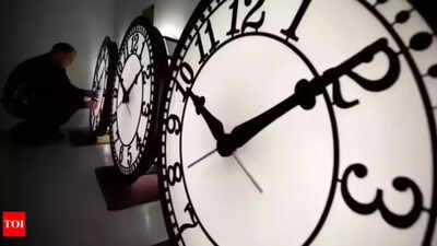  Change ends sooner than usual; when will the clocks fall back?