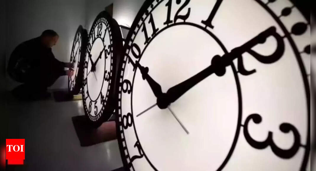 Daylight Saving Time: Change ends sooner than usual; when will the clocks fall back?