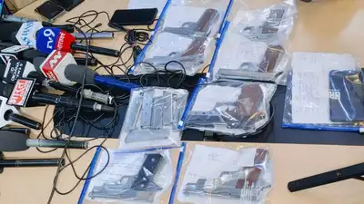 Man arrested with 9 country made pistols and 15 magazines in Indore