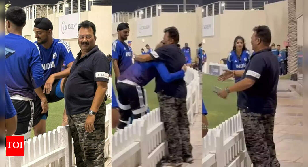 Shubman Gill touches feet? Ahead of India vs Pakistan, batter's gesture wins hearts