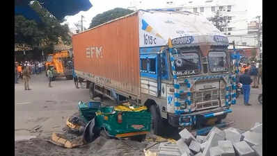 Truck rams into auto, kills driver & daughter in serial accident in Bengaluru