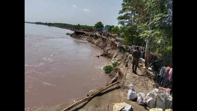 SOS call by activists saves earthen embankment from being breached by Sutlej