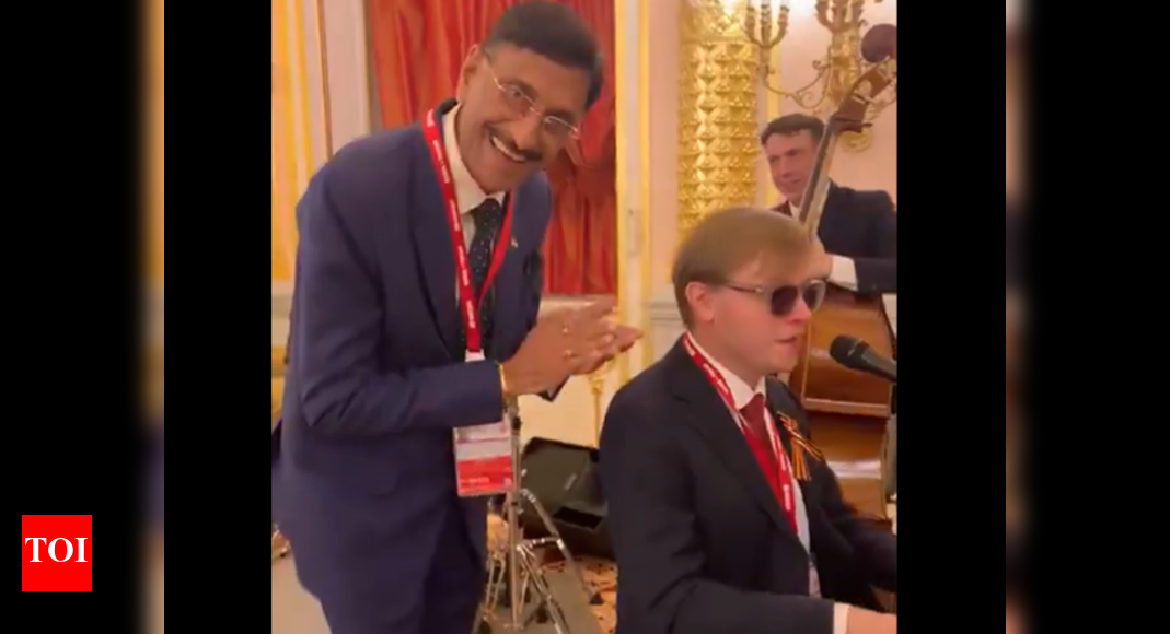 ‘Mera Joota Hai Japani’ strikes a chord at Putin’s Victory Day reception in Moscow; MoS Defence Sanjay Seth shares video | Watch ‘Mera Joota Hai Japani’ strikes a chord at Putin’s Victory Day reception in Moscow; MoS Defence Sanjay Seth shares video | Watch