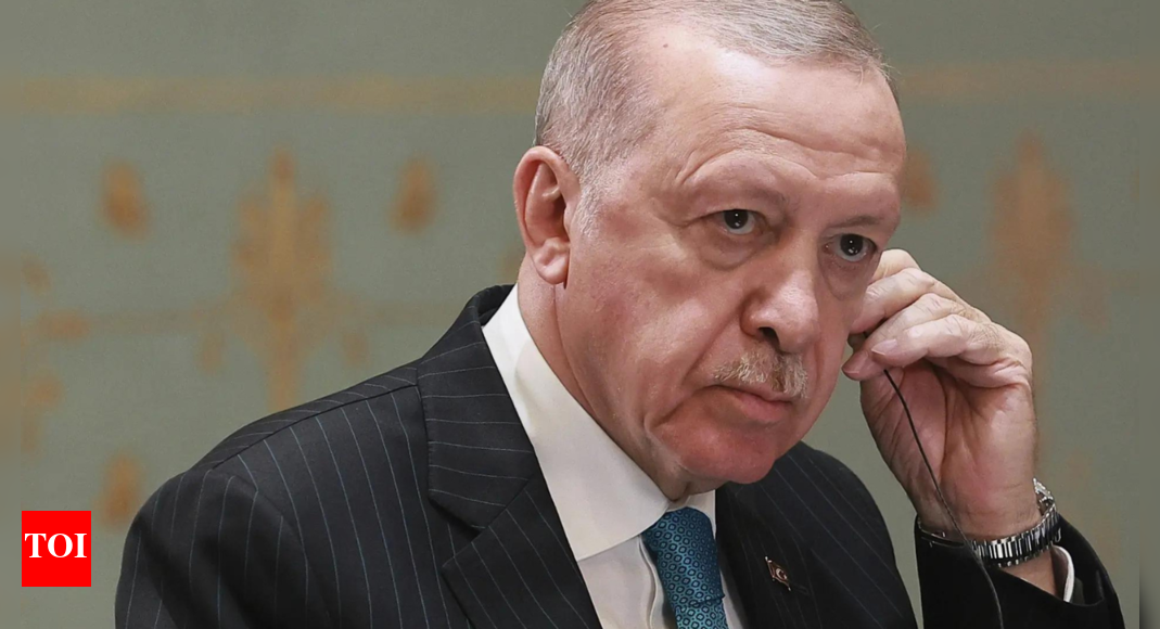 <div>Turkey's main opposition party, CHP, set for showdown</div>