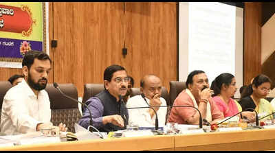 Joshi flags lapses in implementation of central govt-sponsored schemes in Dharwad