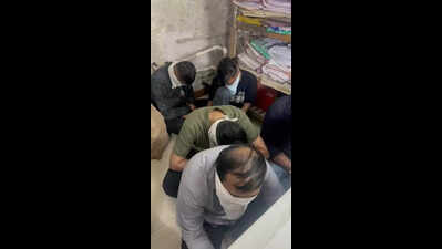 Jinsiy eshakni yalaganlar