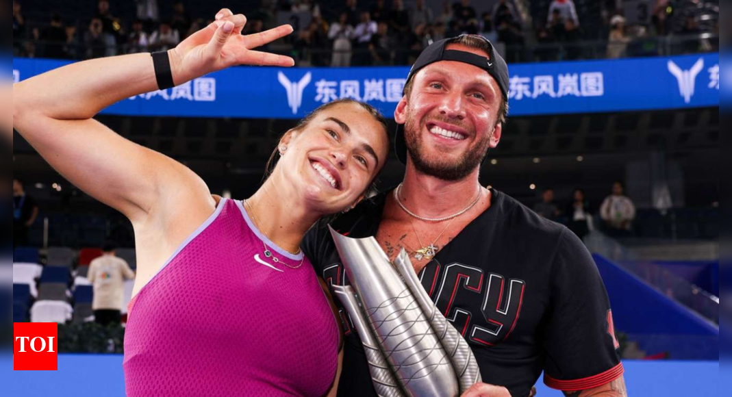 Aryna Sabalenka’s boyfriend Georgios Frangulis steals attention with sweet reaction to her twin US Open and Australian Open trophies