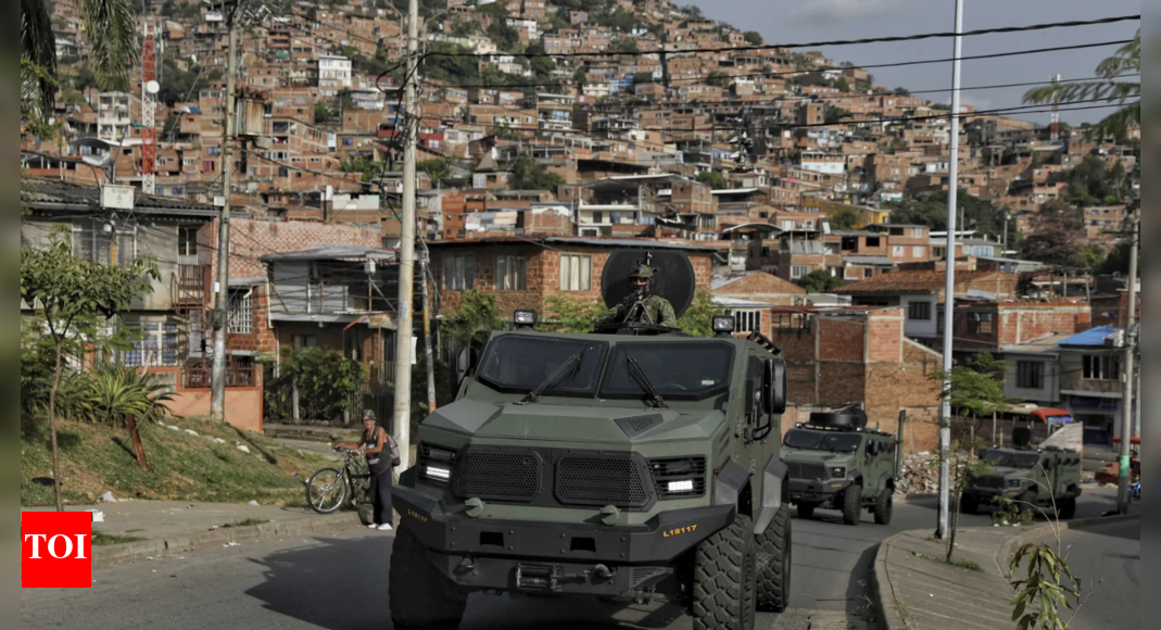 Colombia: Cop killed, 4 four injured in attack on Carmelo station; led by defunct group FARC