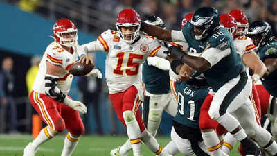Eagles escape with narrow 20-17 win over Chiefs after Travis Kelce’s late blunder costs Kansas City dearly