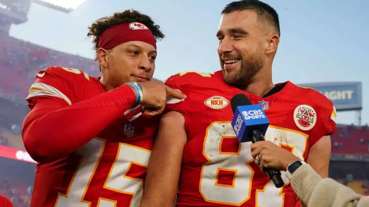 “Sick of this sh*t”: Travis Kelce throws helmet and lashes out at Patrick  Mahomes as Chiefs struggle against Eagles in Week 2 | NFL News - The Times  of India